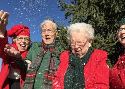 Advantages of Moving into a Senior Living Community During the Holidays