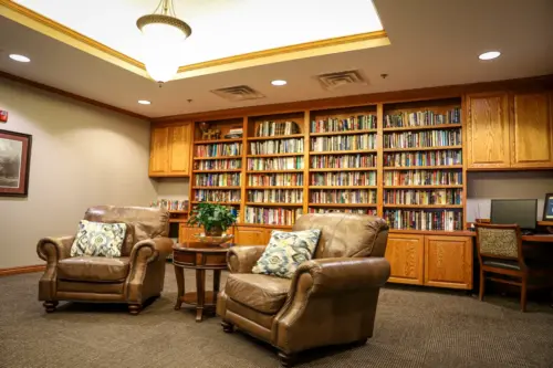 Heritage Pointe assisted living library