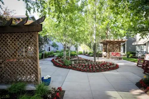 Heritage Pointe assisted living courtyard matures trees, seating, shade structures