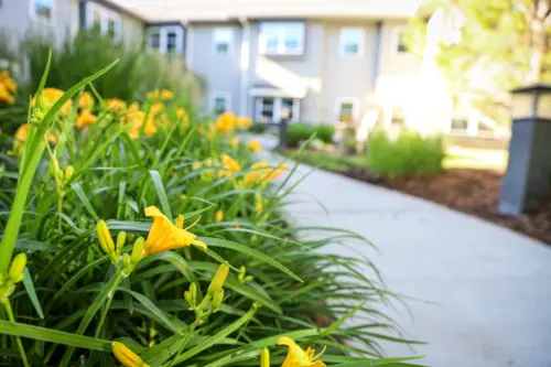 Heritage Pointe assisted living courtyard spring flowerbeds