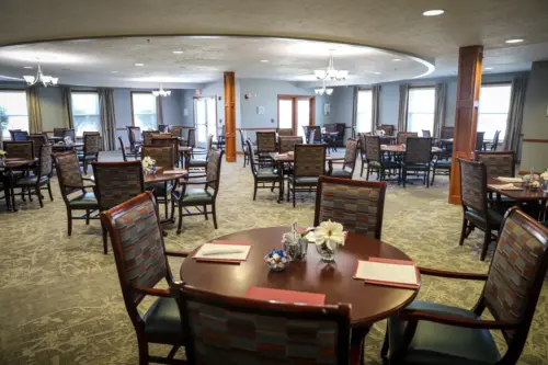 Heritage Pointe assisted living dining room