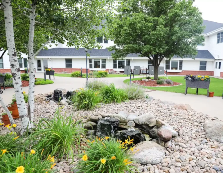 The Heritage at College View outdoor assisted living courtyard with rock garden