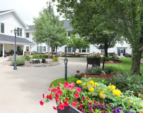 The Heritage at College View outdoor assisted living courtyard with flowers