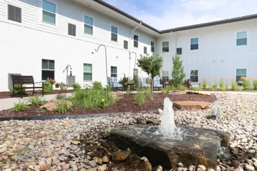 The Heritage at Fountain Point secure outdoor assisted living courtyard