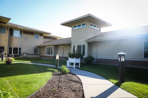 The Heritage at Meridian Gardens walking path in secure outdoor courtyard