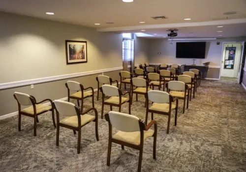 The Heritage at Shalimar Gardens assisted living community room​