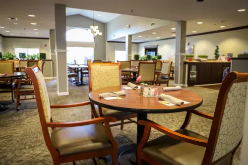 The Heritage at Shalimar Gardens assisted living dining room​