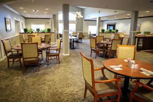 The Heritage at Shalimar Gardens assisted living dining room​