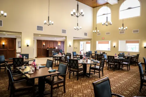 Orchard Pointe at Arrowhead dining room