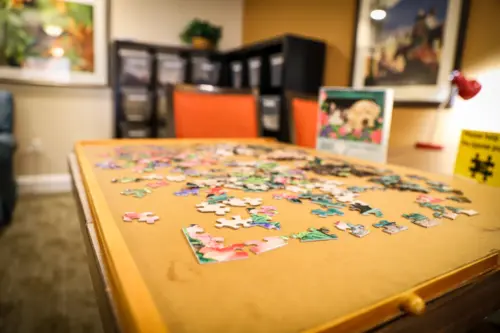 Orchard Pointe at Terrazza memory care Portraits station with puzzle