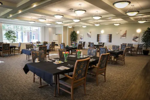 Ridgewood Senior Living Assisted living dining room