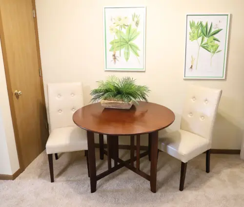 The Heritage at Northern Hills independent living apartment dining area