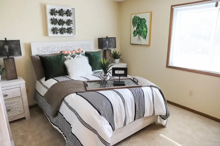 The Heritage at Northern Hills independent living apartment bedroom